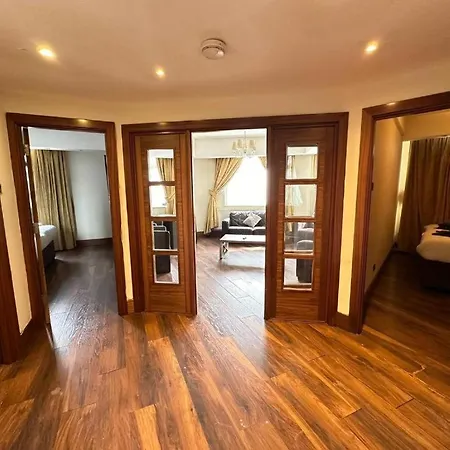 Park Lane Beautiful Family Apartment